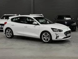 Vit (vit metallic) Begagnad 2020 Ford Focus Titanium Halvkombi | 129 900 kr (Marknadspris)