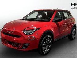 Röd (red) Ny 2025 Fiat 600 Lounge SUV | 305 800 kr