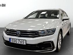 Vit Begagnad 2022 VW Passat GTE Kombi | 244 900 kr (Marknadspris)