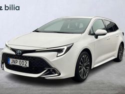 Vit Begagnad 2023 Toyota Corolla Style Kombi | 304 900 kr (Marknadspris)