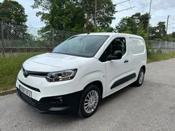 Vit Begagnad 2022 Toyota Proace City Van | 256 250 kr (Marknadspris)