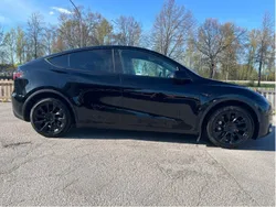 Svart Begagnad 2024 Tesla Model Y Long Range SUV | 470 000 kr (Bra pris)