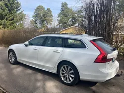 Vit Begagnad 2019 Volvo V90 Momentum Kombi | 210 000 kr (Bra pris)