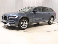Mörkblå Begagnad 2018 Volvo V90 CC Momentum Kombi | 278 900 kr (Bra pris)