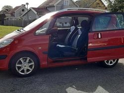 Röd Begagnad 2005 Peugeot 1007 Halvkombi | 21 500 kr