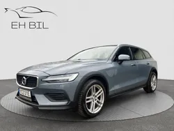 Grå Begagnad 2022 Volvo V60 CC Momentum Kombi | 264 900 kr (Superpris)
