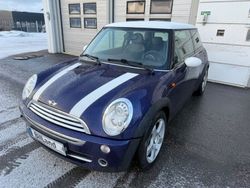 Mörkblå (blå) Begagnad 2005 Mini Cooper Halvkombi | 32 900 kr (Marknadspris)