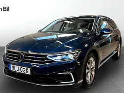 Blå Begagnad 2022 VW Passat Executive Kombi | 349 900 kr (Dyr)