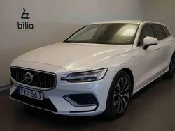 Vit Begagnad 2022 Volvo V60 Core Kombi | 339 500 kr (Marknadspris)