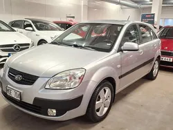Silver Begagnad 2009 Kia Rio Halvkombi | 44 999 kr (Marknadspris)