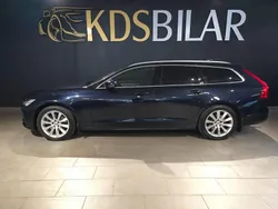 Mörkblå (blå) Begagnad 2018 Volvo V90 Momentum Kombi | 225 000 kr