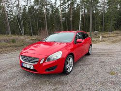 Röd Begagnad 2012 Volvo V60 Kinetic Kombi | 62 500 kr (Superpris)