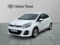 Vit Begagnad 2015 Kia Rio Halvkombi | 114 900 kr (Lite dyr)