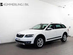 Vit Begagnad 2015 Skoda Octavia Scout Kombi | 144 900 kr (Bra pris)