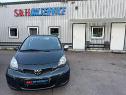 Mörkgrön Begagnad 2011 Toyota Aygo Halvkombi | 29 900 kr (Marknadspris)
