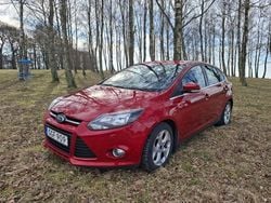 Röd Begagnad 2014 Ford Focus Titanium Halvkombi | 64 000 kr (Marknadspris)