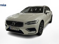 Vit Begagnad 2022 Volvo V60 Core Kombi | 349 000 kr (Marknadspris)