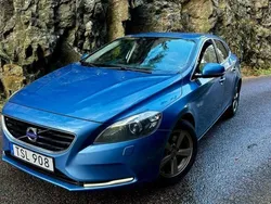Blå Begagnad 2015 Volvo V40 Momentum Kombi | 115 000 kr (Marknadspris)