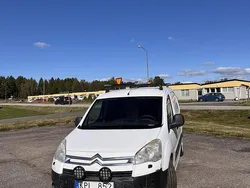 Vit Begagnad 2010 Citroën Berlingo Minibuss | 47 000 kr (Marknadspris)