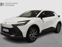 Vit Ny 2025 Toyota C-HR Style SUV | 399 900 kr (Marknadspris)