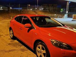 Röd Begagnad 2016 Volvo V40 Momentum Halvkombi | 125 000 kr (Bra pris)