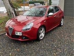 Röd Begagnad 2011 Alfa Romeo Giulietta Distinctive Halvkombi | 54 000 kr (Superpris)