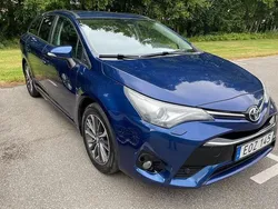 Mörkblå Begagnad 2016 Toyota Avensis Kombi | 139 000 kr (Marknadspris)