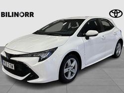 Vit Begagnad 2022 Toyota Corolla Active Halvkombi | 239 000 kr (Marknadspris)