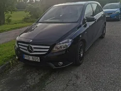 Svart Begagnad 2012 Mercedes B180 Minibuss | 35 000 kr