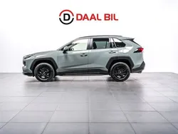 Grön Begagnad 2022 Toyota RAV4 Hybrid SUV | 394 700 kr (Marknadspris)
