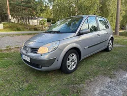 Ljusgrå Begagnad 2004 Renault Scénic II Minibuss | 29 900 kr (Marknadspris)