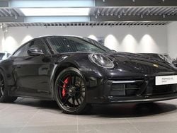 Svart (jet black metallic) Begagnad 2023 Porsche 911 Carrera 4 GTS Sportkupé | 1 755 000 kr (Marknadspris)