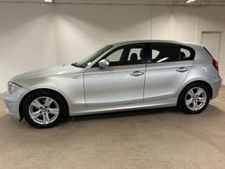 Ljusgrå Begagnad 2007 BMW 118 Advantage Halvkombi | 42 000 kr (Marknadspris)