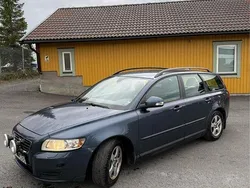 Blå Begagnad 2010 Volvo V50 Kinetic Kombi | 39 000 kr (Marknadspris)