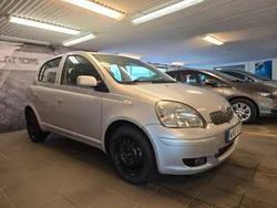 Silver Begagnad 2004 Toyota Yaris Halvkombi | 24 900 kr (Marknadspris)