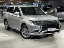 Silver Begagnad 2020 Mitsubishi Outlander P-HEV Kombi | 269 900 kr (Marknadspris)
