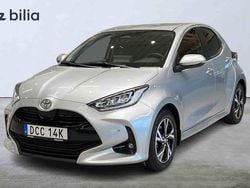 Silver Begagnad 2025 Toyota Yaris Hybrid Halvkombi | 279 900 kr