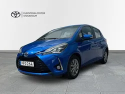 Blå Begagnad 2017 Toyota Yaris Hybrid Active Halvkombi | 159 900 kr (Marknadspris)