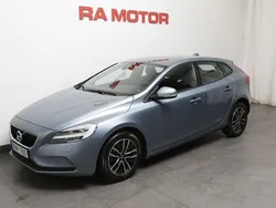 Ljusblå Begagnad 2018 Volvo V40 Business Edition Kombi | 129 900 kr (Marknadspris)