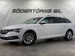 Vit Begagnad 2022 Skoda Superb Kombi | 329 900 kr (Marknadspris)