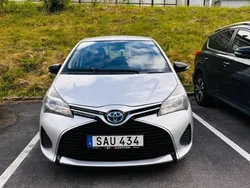 Silver Begagnad 2015 Toyota Yaris Hybrid Active Halvkombi | 115 000 kr (Marknadspris)