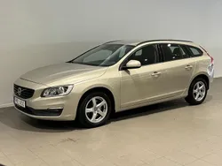 Ljusbrun (brun) Begagnad 2017 Volvo V60 Standard Kombi | 184 500 kr (Marknadspris)