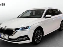 Vit Begagnad 2022 Skoda Octavia Style Kombi | 264 900 kr (Marknadspris)