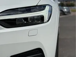 Vit Begagnad 2021 Volvo XC60 Momentum SUV | 390 000 kr (Marknadspris)