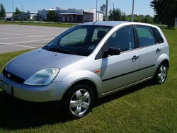 Ljusgrå (grå) Begagnad 2003 Ford Fiesta Halvkombi | 27 900 kr (Marknadspris)