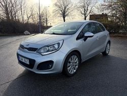 Grå Begagnad 2013 Kia Rio Halvkombi | 31 500 kr (Superpris)