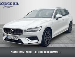 Vit Begagnad 2022 Volvo V60 Core Kombi | 369 000 kr (Marknadspris)