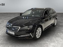 Svart (black magic pärleffekt me) Begagnad 2023 Skoda Superb Style Kombi | 399 900 kr (Lite dyr)