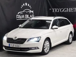 Vit Begagnad 2016 Skoda Superb Kombi | 189 800 kr (Marknadspris)