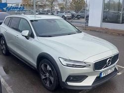 Begagnad 2022 Volvo V60 CC Kombi | 314 800 kr (Marknadspris)